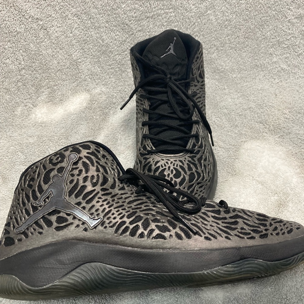 Nike Air Jordan Mens Ultra Fly 834268-010 Gray Black Basketball Shoes